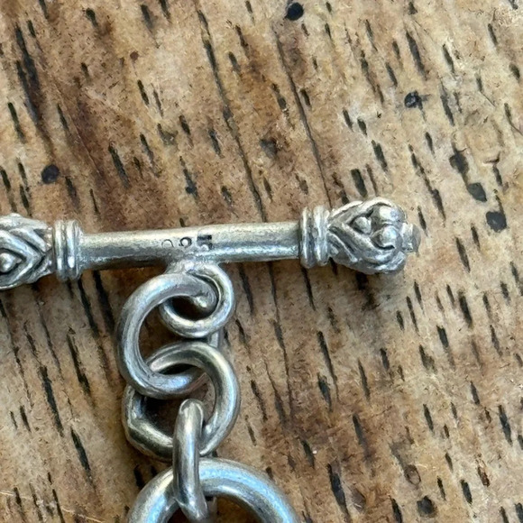 Detailed sterling silver chunky bracelet with a rustic heart - Picture 9 of 9